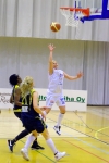 Reetta Piipari tekee korin 26.3.2010 ottelussa Catz - &Atilde;�&Atilde;&curren;nekosken Huima