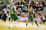 Demetrius Brown ohittaa Kimmo Muurisen
